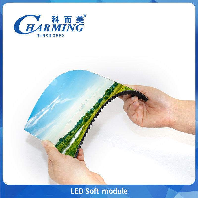 P1.86-P4 พลังงานต่ําและความร้อนต่ํา 7680Hz โมดูลอ่อนภายในสามารถรองรับจอทรง S ที่โค้งกระบอก สําหรับห้างสรรพสินค้า โรงแรม ร้านอาหาร
